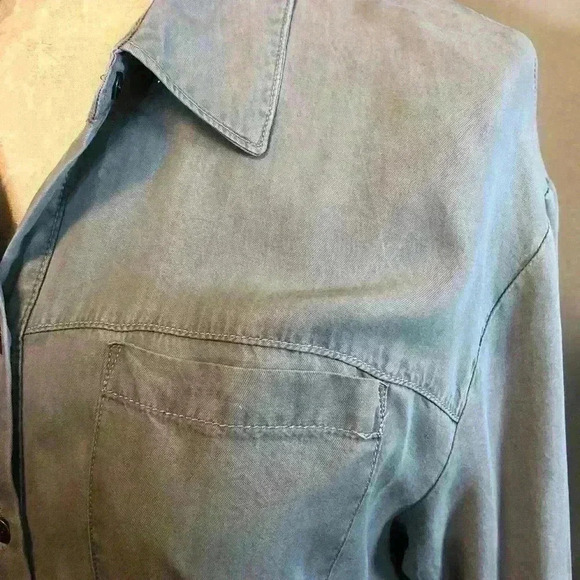 Jane + Delancy Light Gray Button up Collared Long Sleeve Top Size Medium NWT - Picture 6 of 11